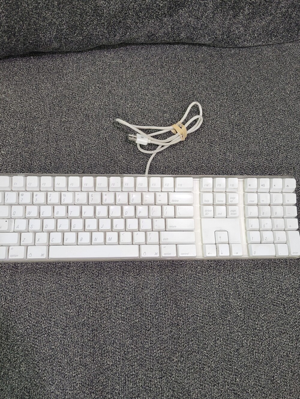 Apple A1048 Wired USB Keyboard Full Size White Clear EMC 1944
